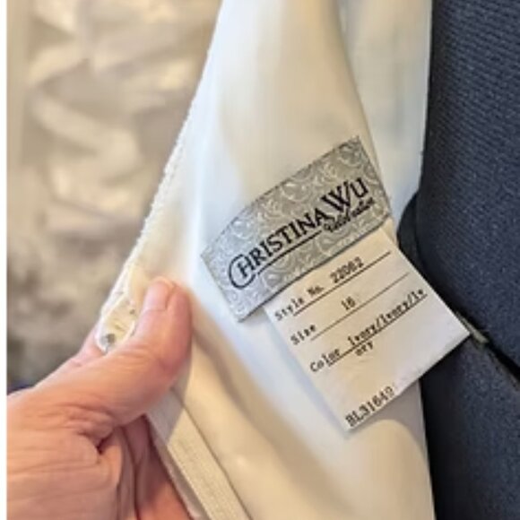 Christina Wu 22062 Wedding Dress Size 16 in light Ivory - Picture 6 of 10